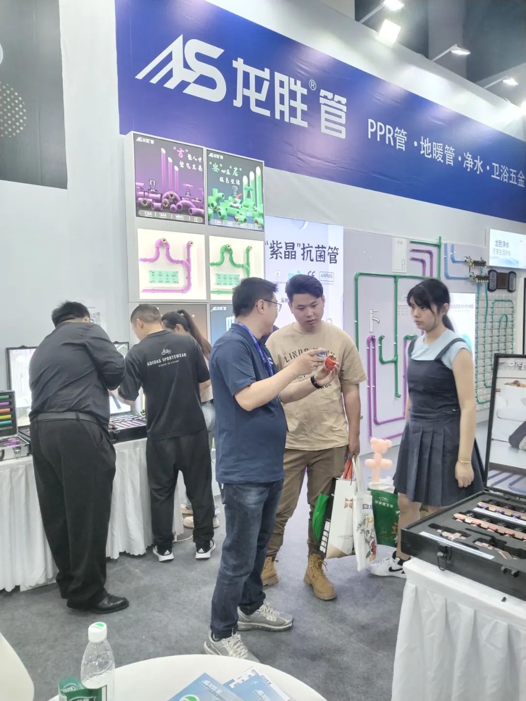 龍勝管2025成都建博會：用科技重塑健康，以藝術(shù)定義未來